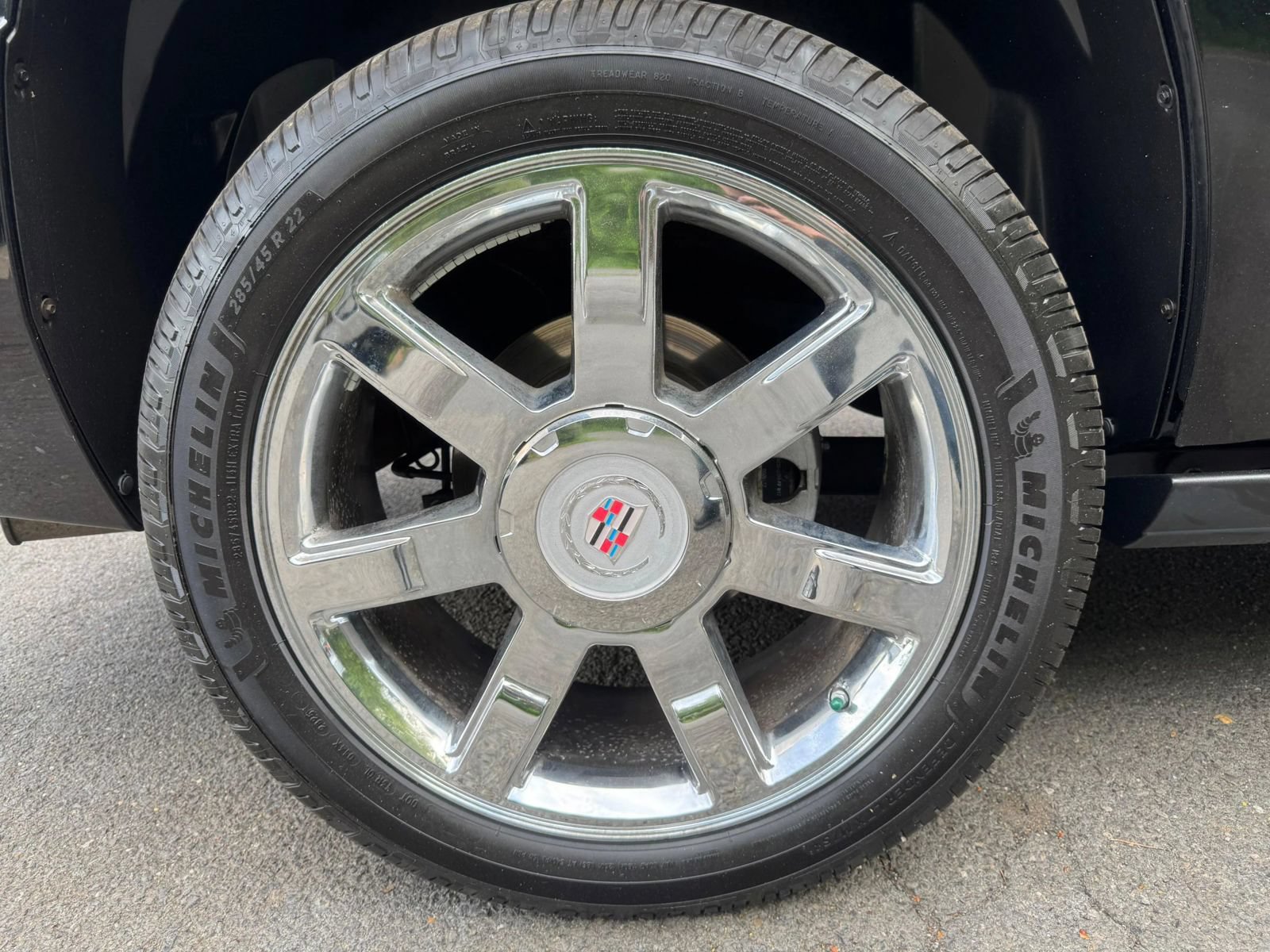 Used 2011 Cadillac Escalade Premium AWD/4WD image 27