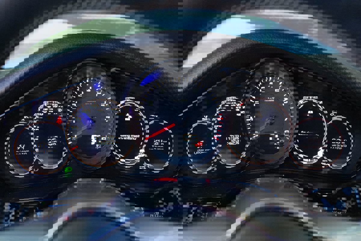 Used 2017 Porsche Panamera image 16