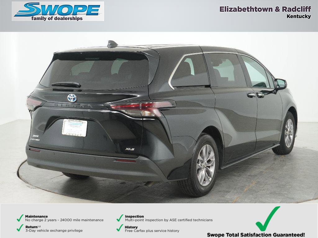Used 2025 Toyota Sienna XLE image 3