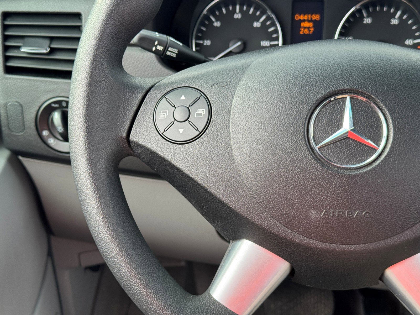 Used 2018 Mercedes-Benz Sprinter 2500 image 17
