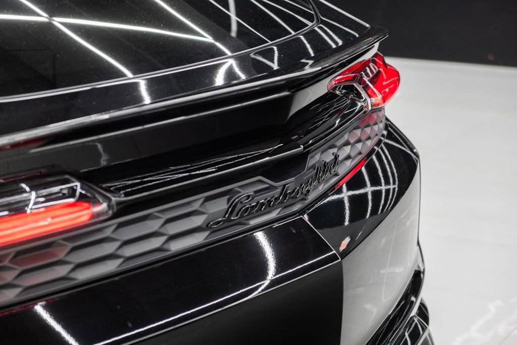 Used 2025 Lamborghini Urus SE image 15