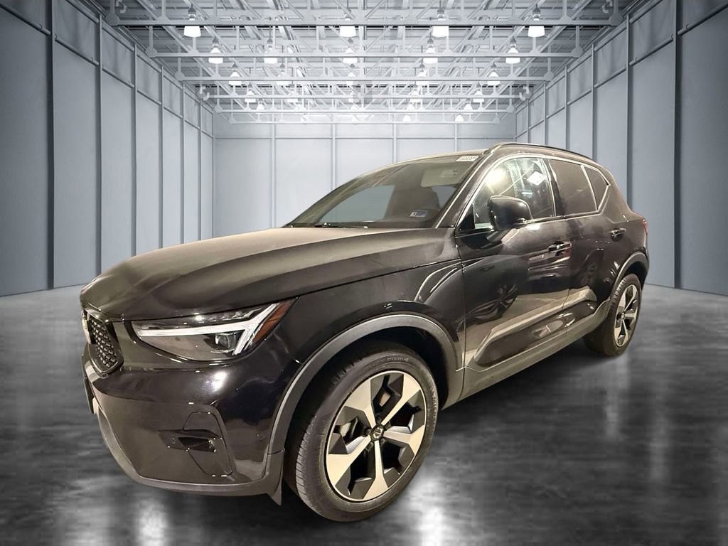 Used 2026 Volvo XC40 B5 Plus w/ Protection Package Premier