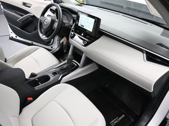 Used 2024 Toyota Corolla Cross L image 17