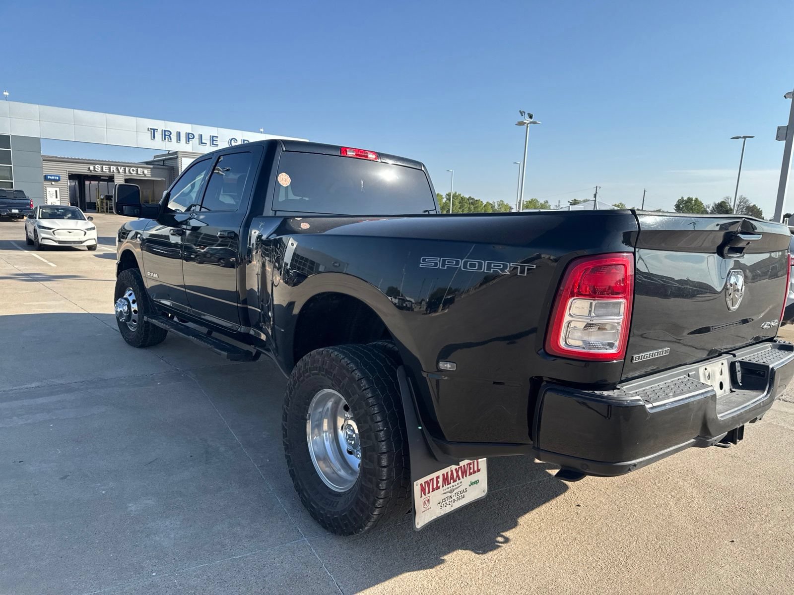 Used 2024 RAM 3500 Big Horn w/ Sport Appearance Package AWD/4WD image 6
