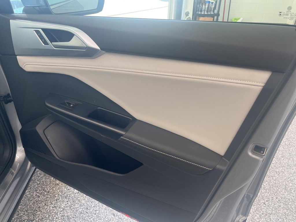 Certified 2025 Volkswagen Taos SE image 39
