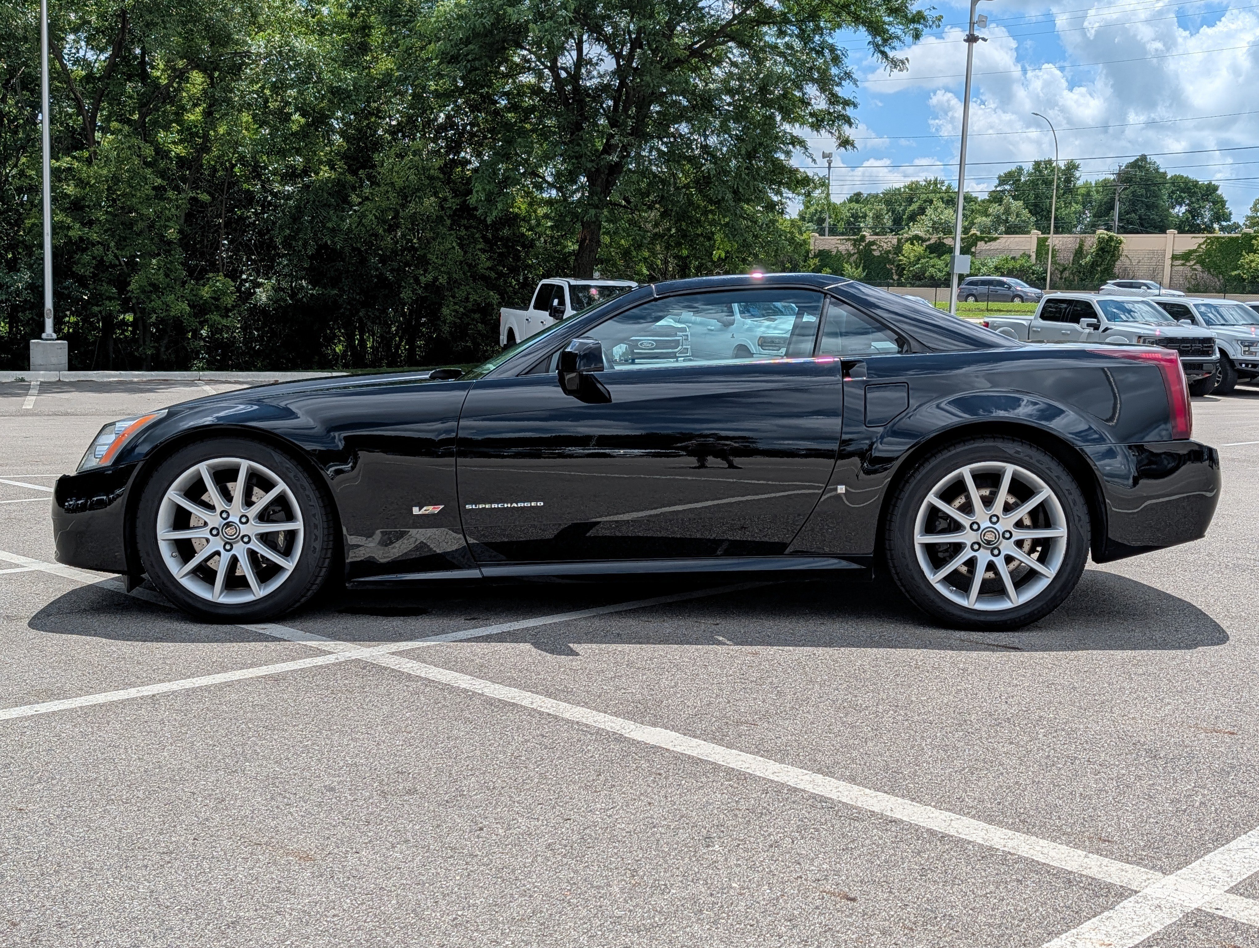 Used 2006 Cadillac XLR V RWD image 29