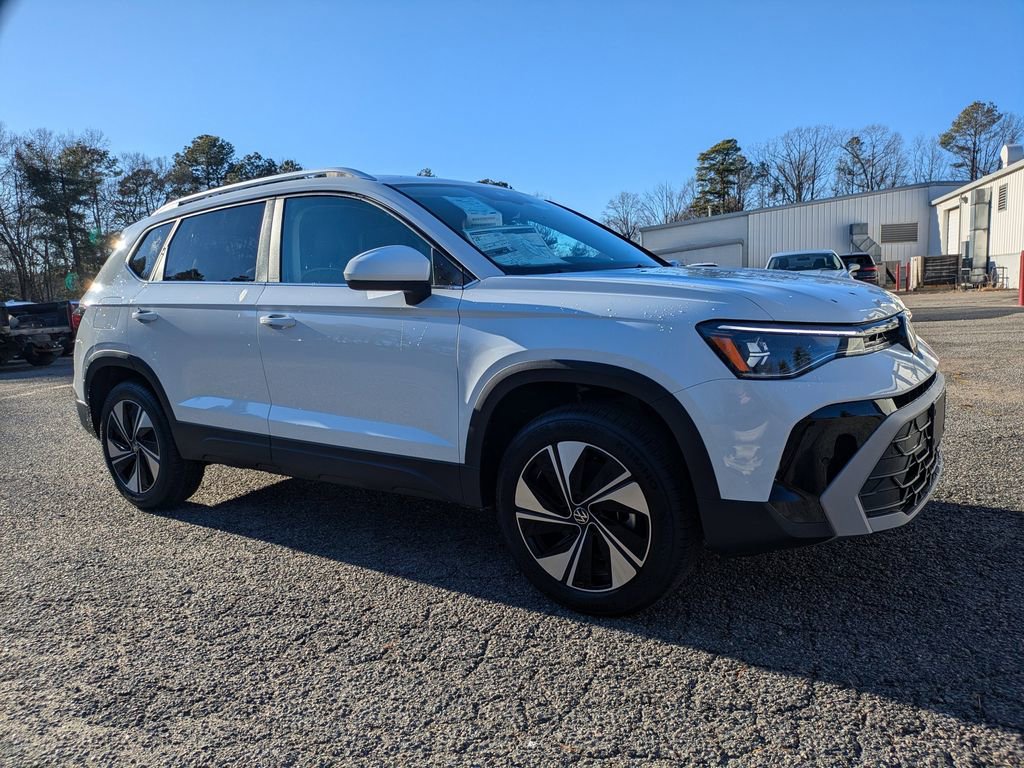 New 2026 Volkswagen Taos SE image 2