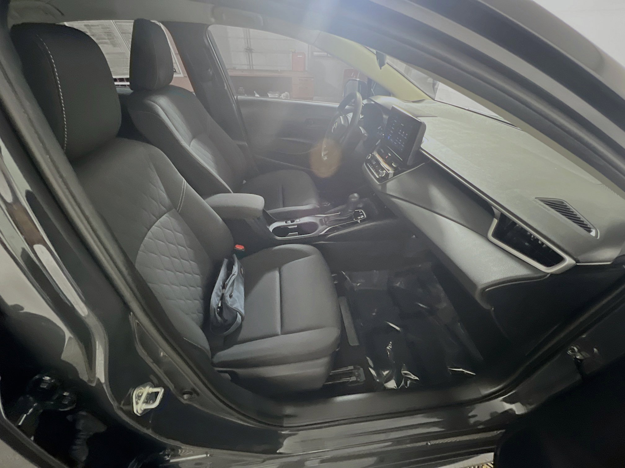 Used 2025 Toyota Corolla LE w/ LE Premium Package image 31