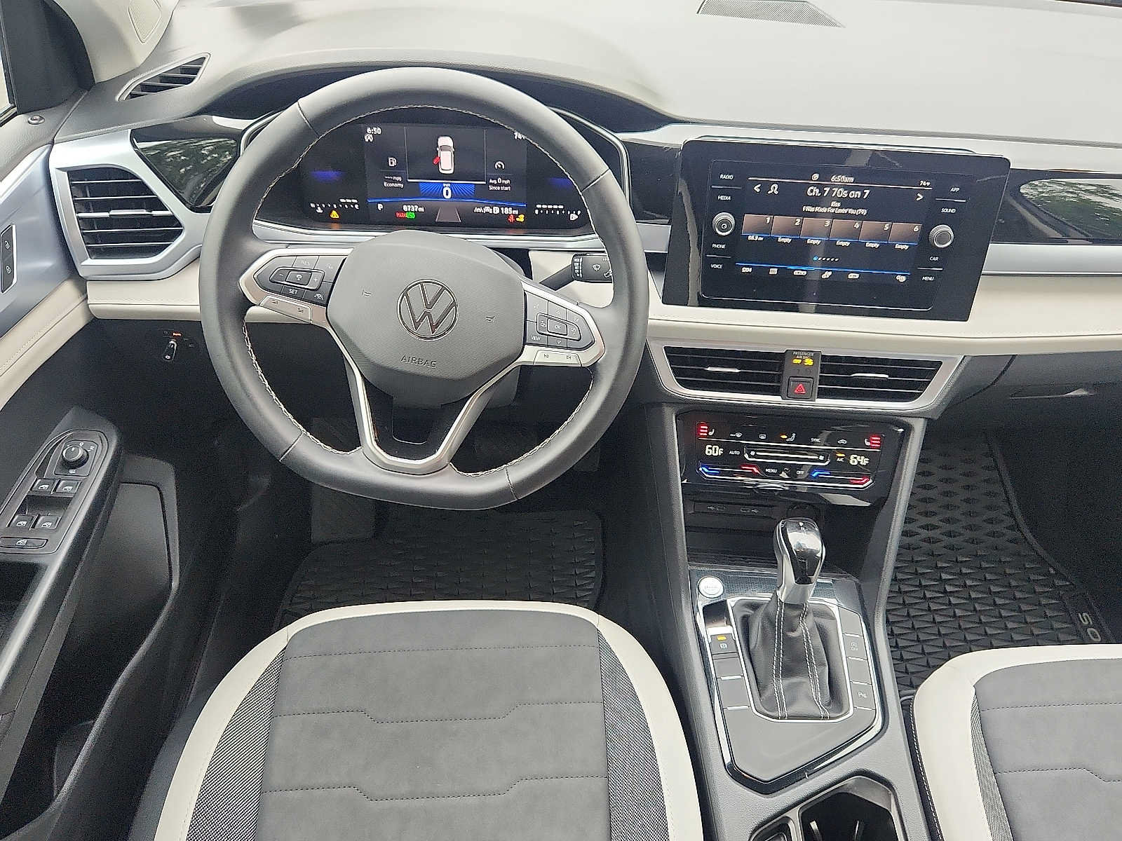 Used 2025 Volkswagen Taos SE FWD image 11