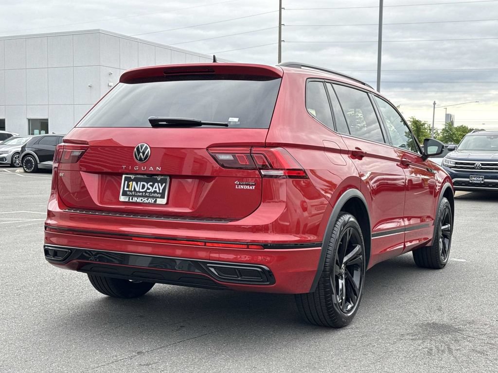Used 2024 Volkswagen Tiguan SE R-Line AWD/4WD image 3