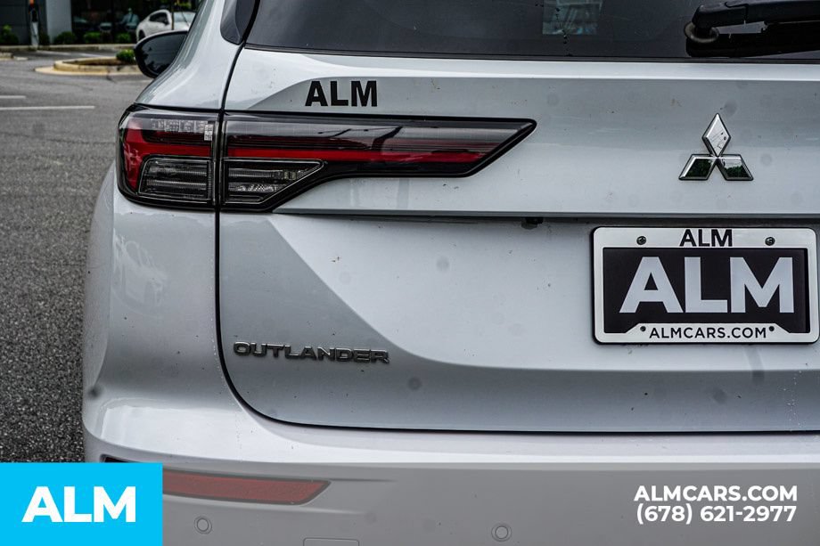 Used 2025 Mitsubishi Outlander SE FWD image 12