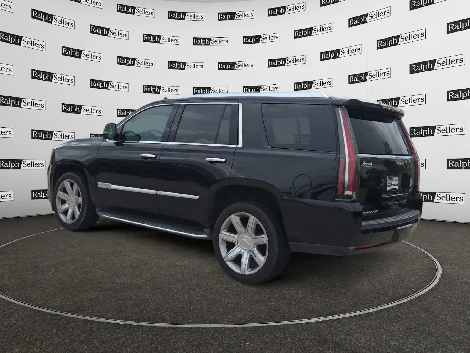 Used 2018 Cadillac Escalade Luxury AWD/4WD image 4