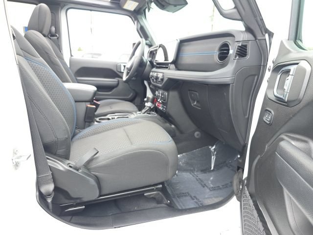 Used 2025 Jeep Wrangler Unlimited Rubicon 4xe w/ Safety Group AWD/4WD image 45