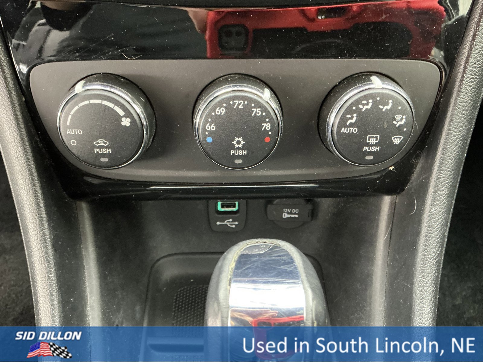 Used 2013 Chrysler 200 Limited image 11