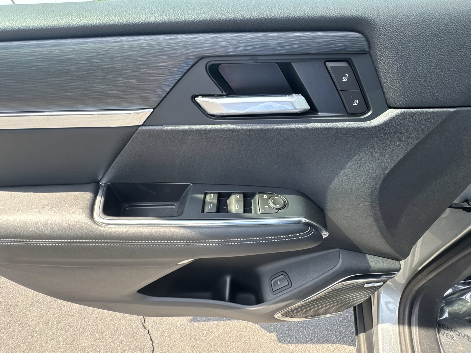New 2026 GMC Acadia Elevation w/ Elevation Premium Package AWD/4WD image 15