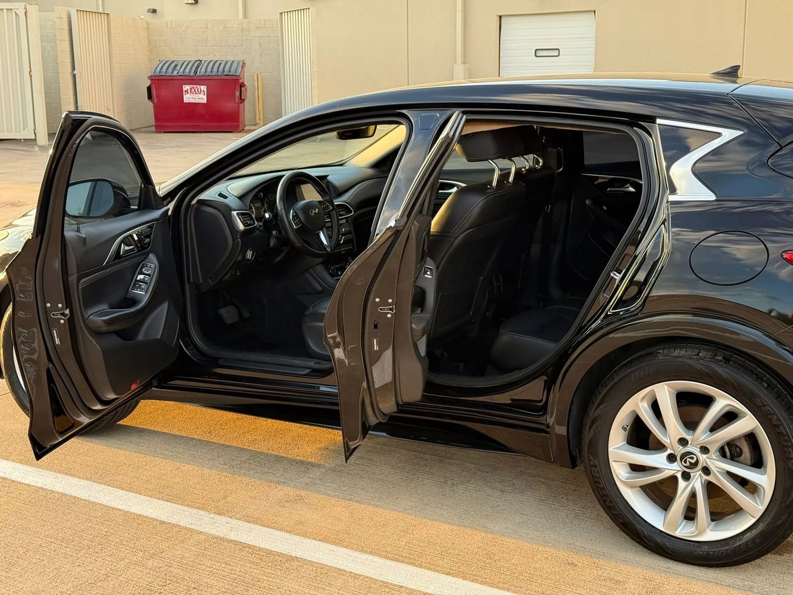 Used 2018 INFINITI QX30 w/ Cargo Package FWD image 11