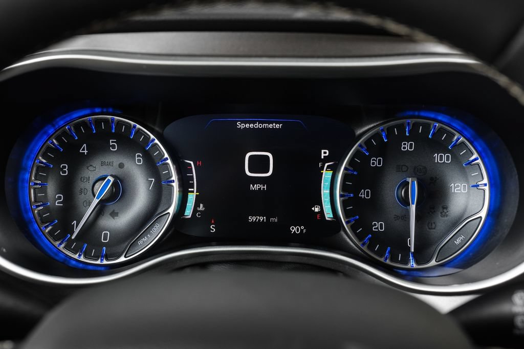 Used 2024 Chrysler Pacifica Touring-L FWD image 28