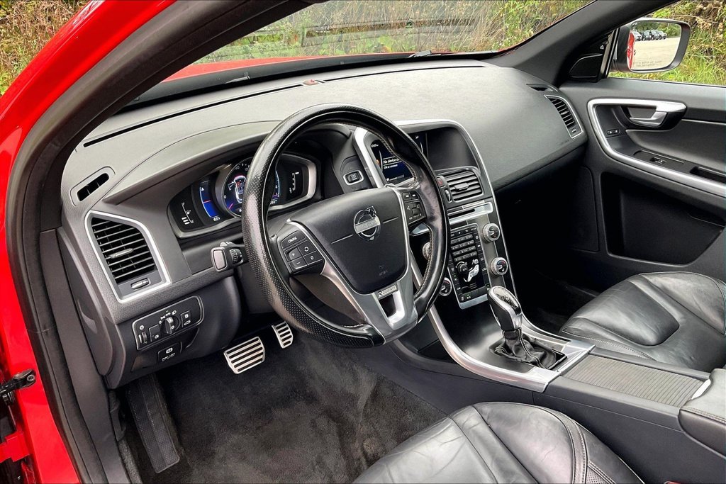 Used 2015 Volvo XC60 T6 R-Design AWD/4WD image 14