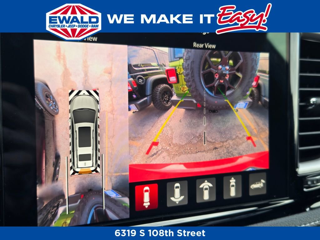 New 2026 Chrysler Pacifica Select FWD image 3