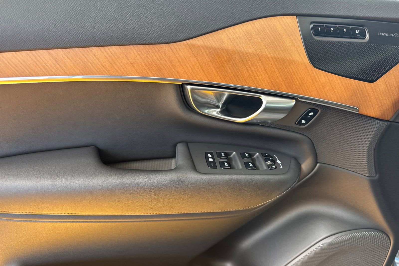 Used 2023 Volvo XC90 T8 Plus w/ Protection Package Premier image 15