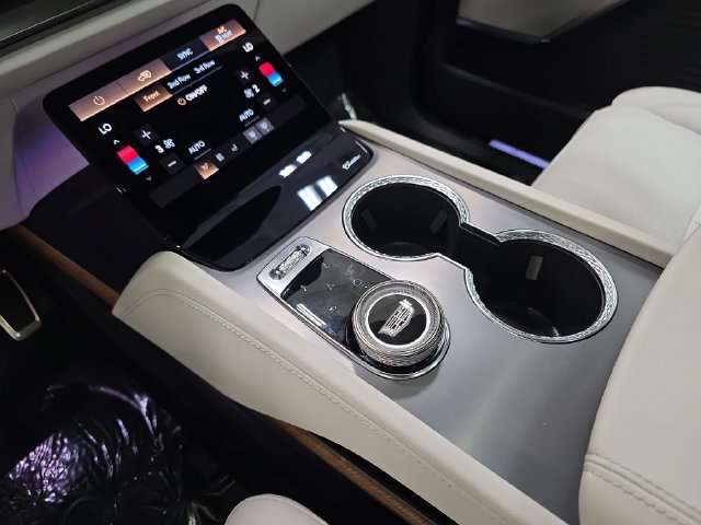 New 2027 Cadillac Vistiq Luxury AWD/4WD image 22