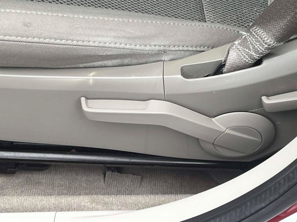 Used 2010 Dodge Avenger SXT FWD image 16
