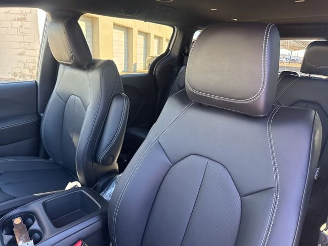 New 2026 Chrysler Pacifica Select image 11