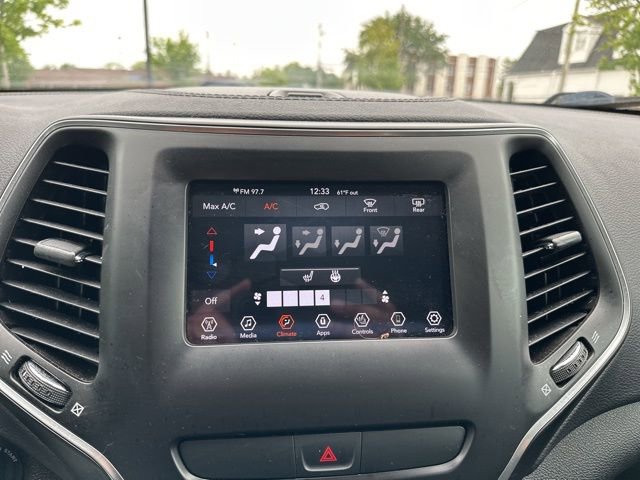 Used 2019 Jeep Cherokee Latitude w/ Cold Weather Group AWD/4WD image 36