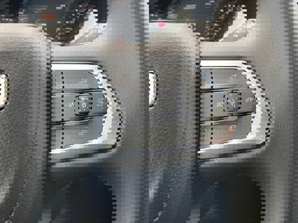 Used 2025 Jeep Compass Latitude image 17