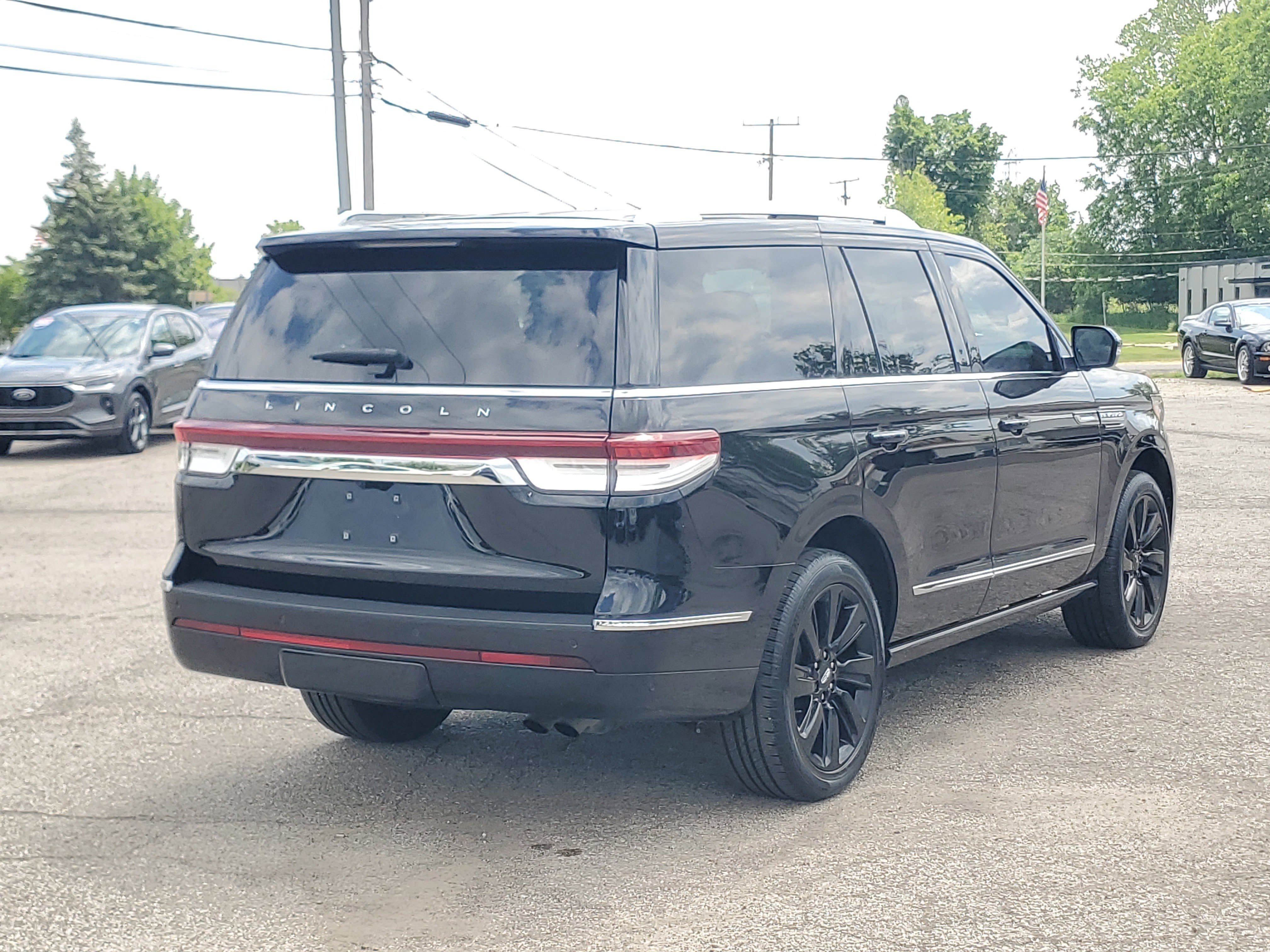 Certified 2023 Lincoln Navigator Reserve AWD/4WD image 6