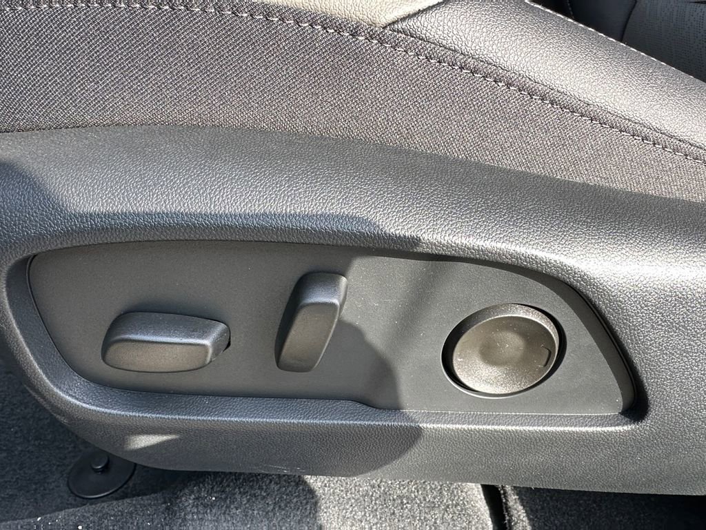 New 2026 Chevrolet Equinox LT w/ Convenience Package II image 10