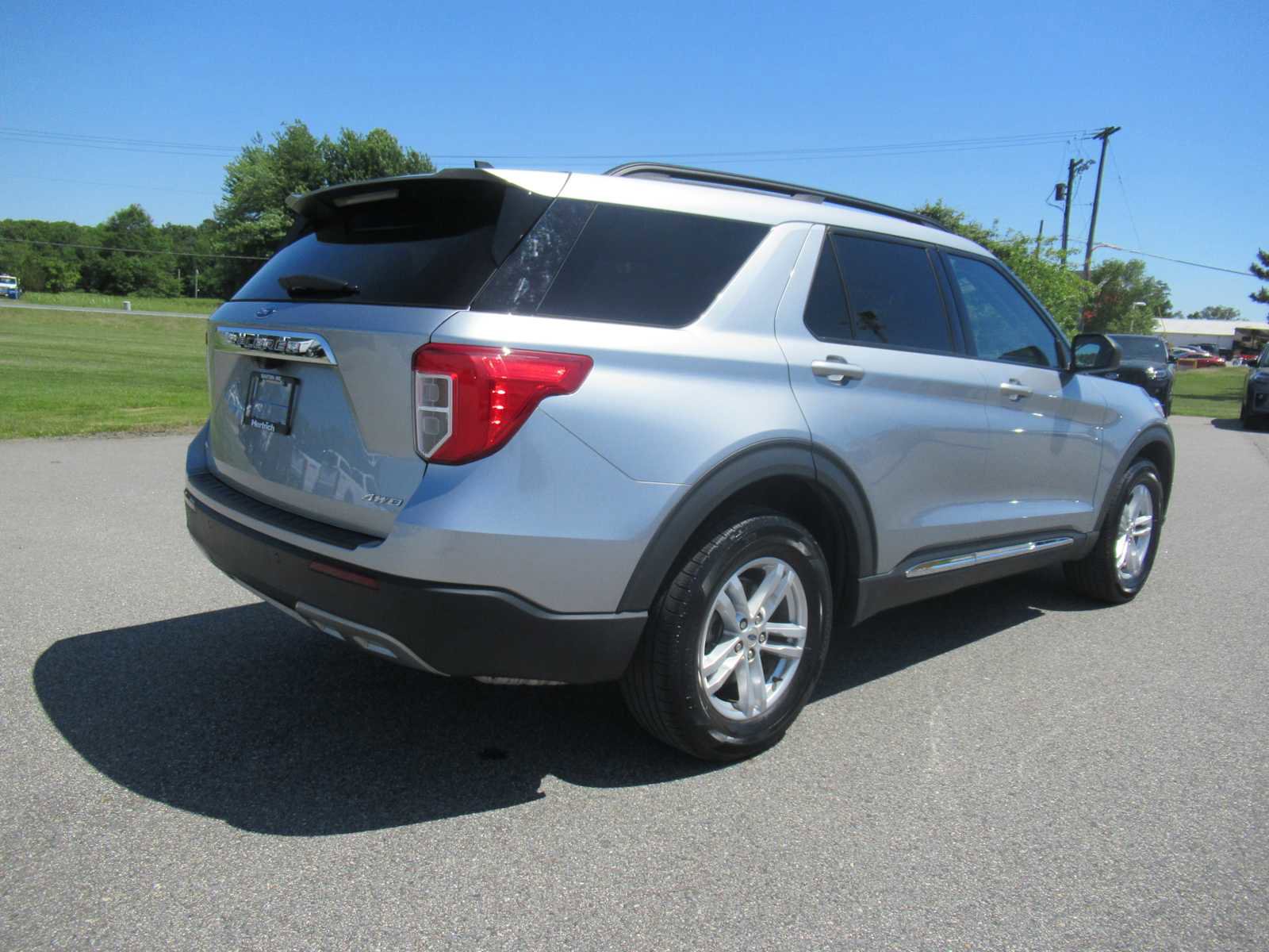 Used 2023 Ford Explorer XLT w/ Equipment Group 202A AWD/4WD image 5
