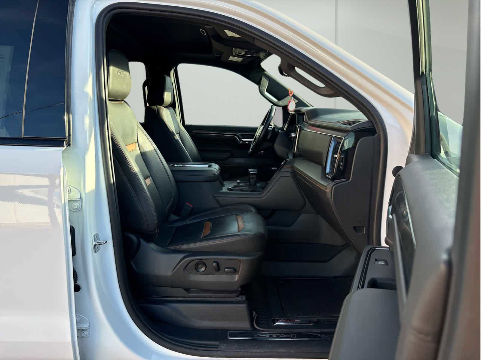 Used 2022 GMC Sierra 1500 AT4 w/ AT4 Premium Package image 16