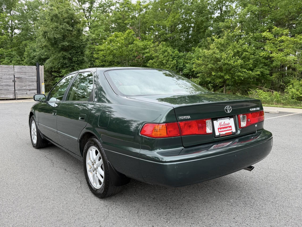 Used 2000 Toyota Camry XLE FWD image 3