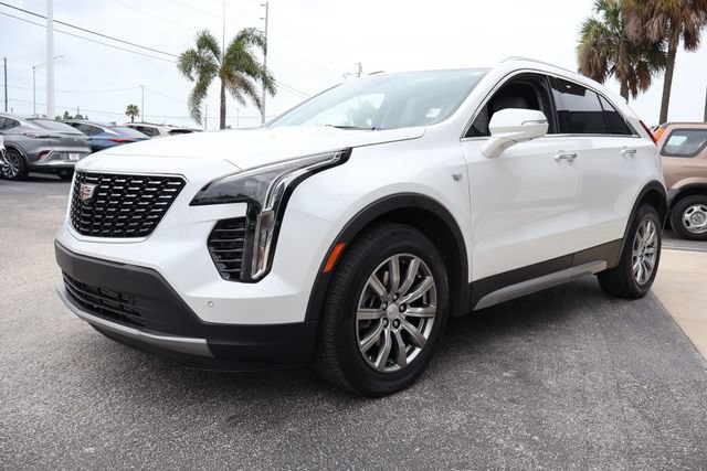 Used 2022 Cadillac XT4 Premium Luxury w/ Enhanced Visibility Package FWD image 4