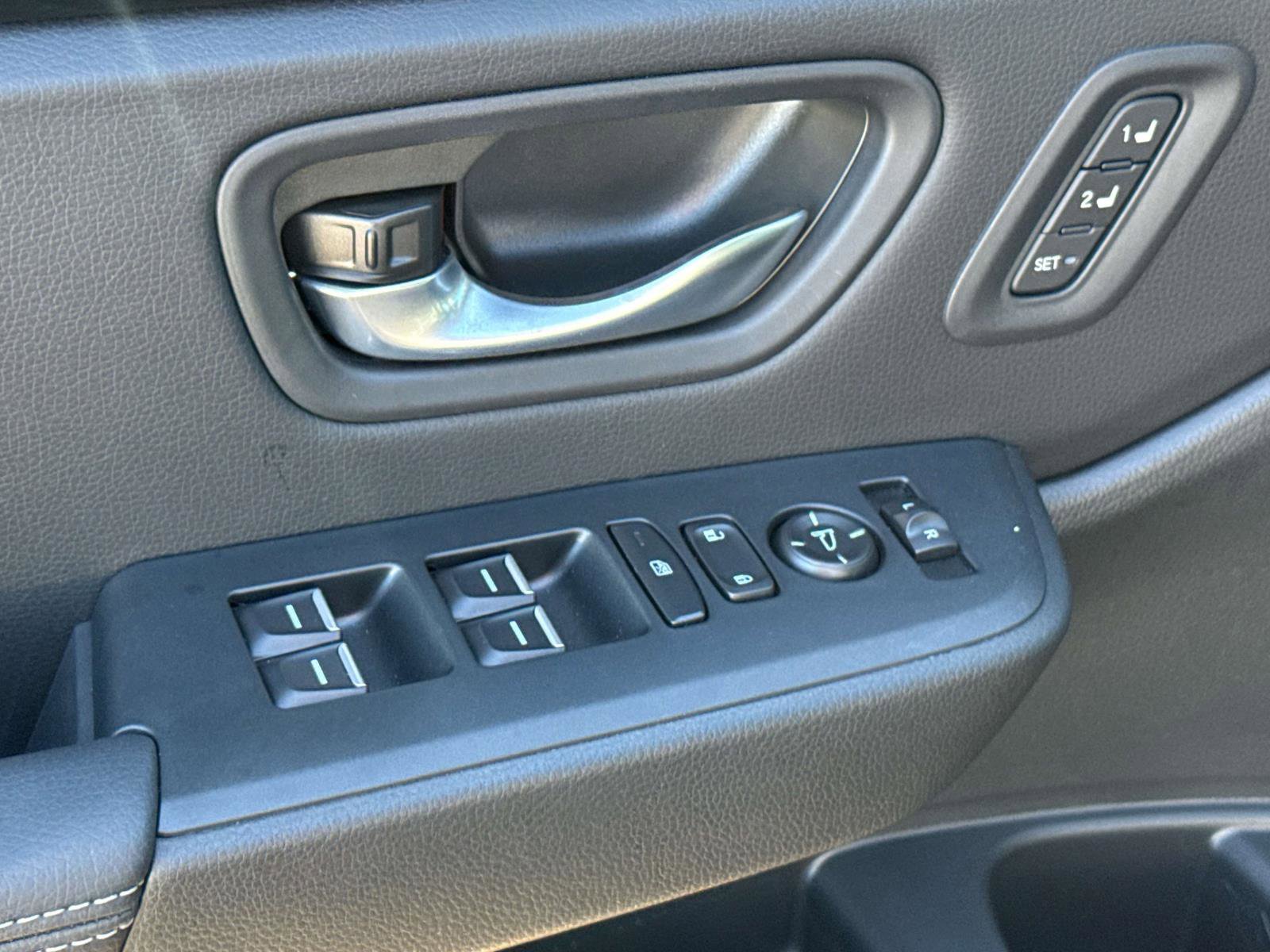 Used 2025 Honda Pilot Touring image 22