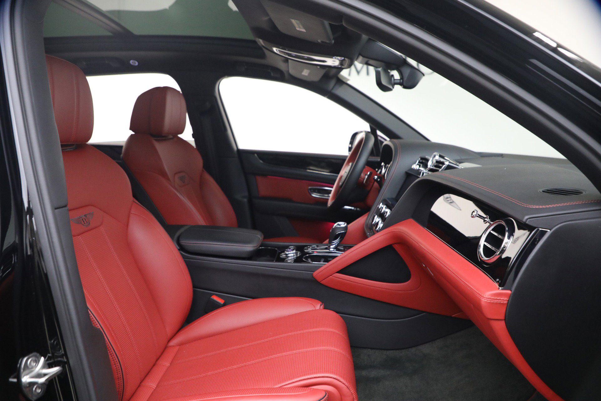 Used 2022 Bentley Bentayga image 27