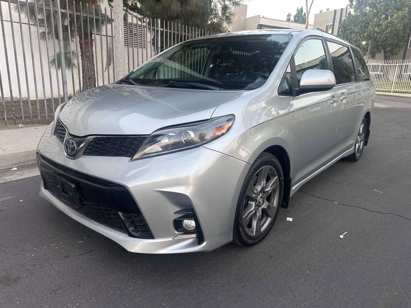 Used 2020 Toyota Sienna SE w/ Carpet Mat Package