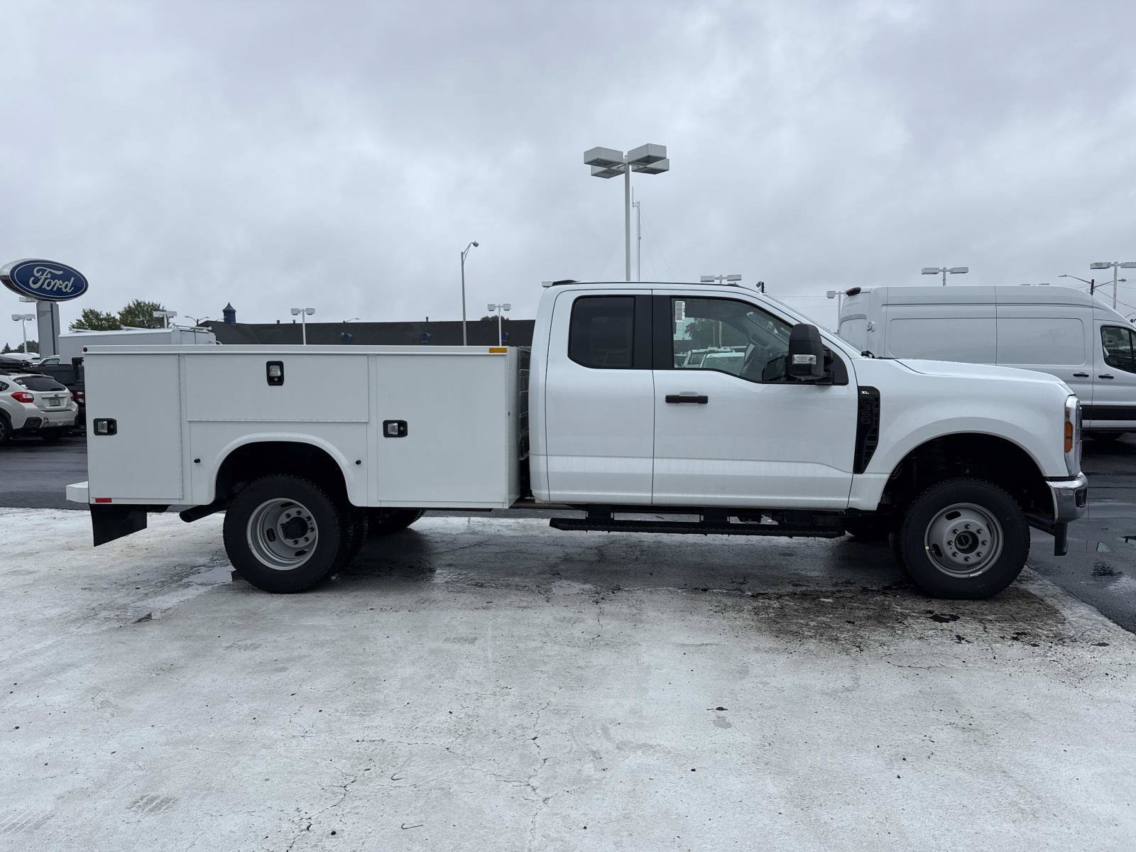 New 2027 Ford F350 XL w/ XL Chrome Package AWD/4WD image 2