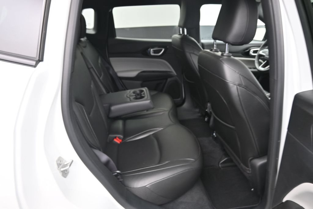 Used 2025 Jeep Compass Limited AWD/4WD image 15