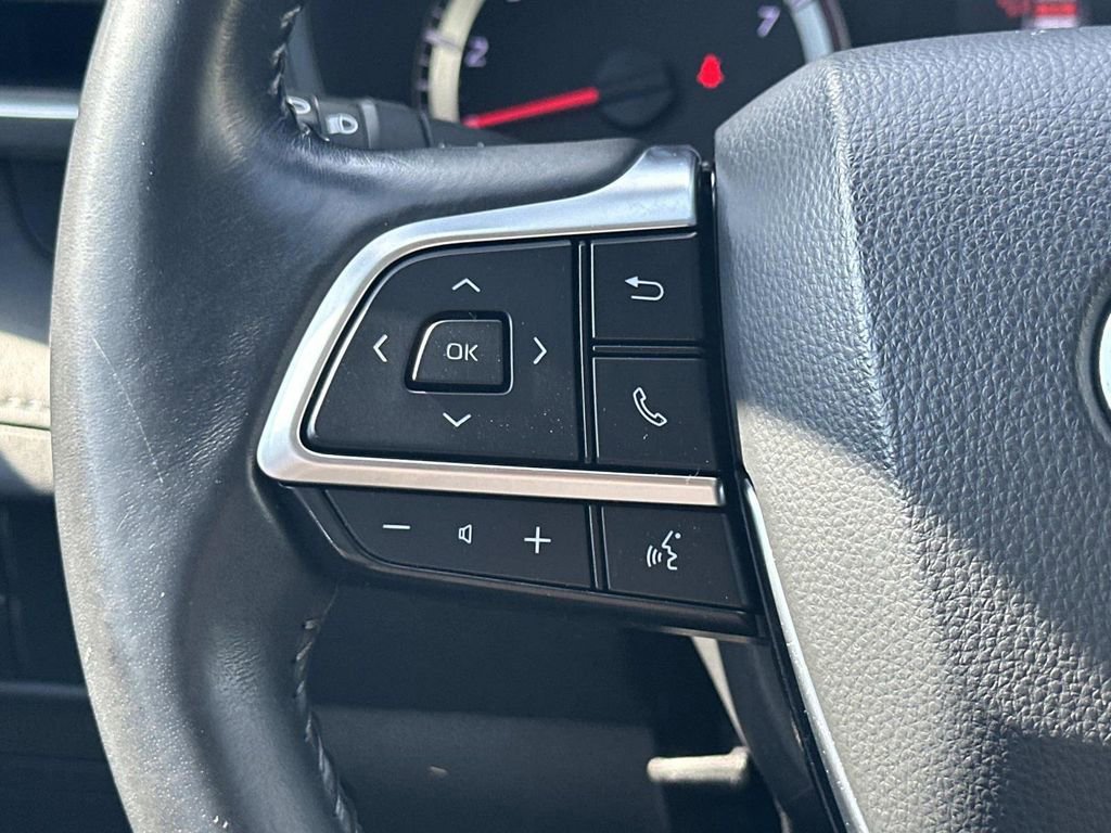 Used 2021 Toyota Highlander LE image 16