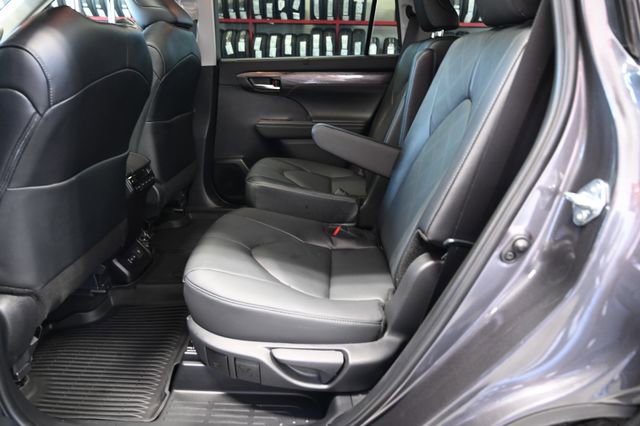 Used 2025 Toyota Highlander Platinum AWD/4WD image 12