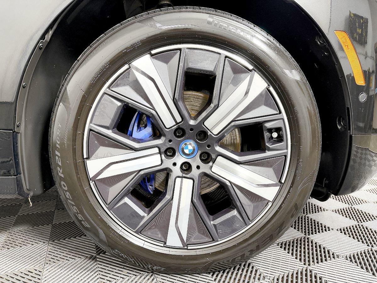 Used 2023 BMW iX xDrive50 w/ Sport Package AWD/4WD image 29