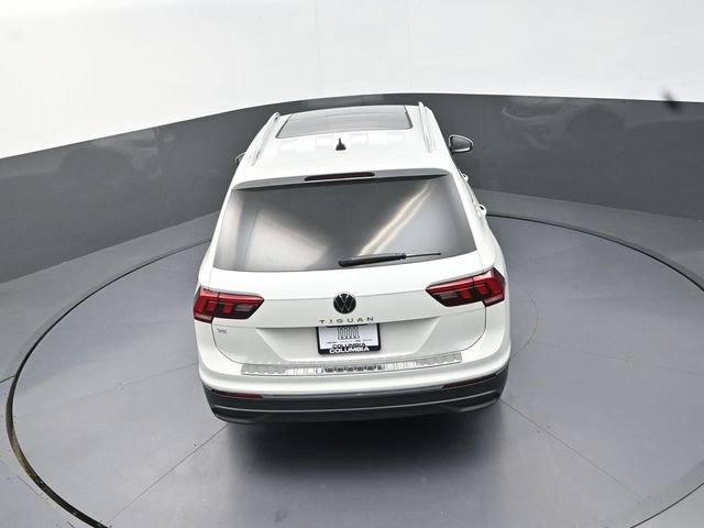 Used 2023 Volkswagen Tiguan SE w/ Panoramic Sunroof Package image 17