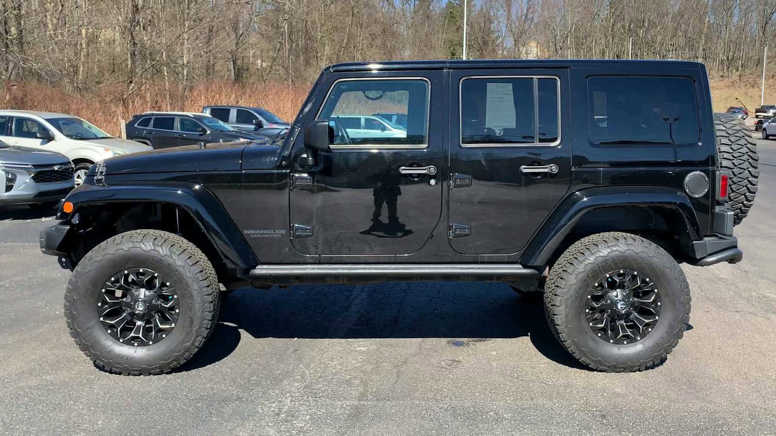 Used 2017 Jeep Wrangler Unlimited Sahara image 5