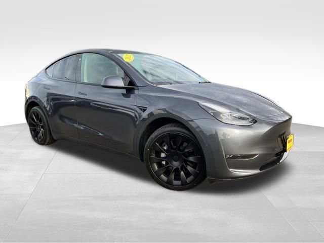 Used 2022 Tesla Model Y Long Range image 1