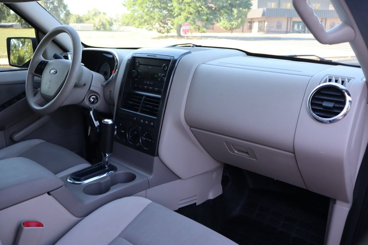 Used 2007 Ford Explorer Sport Trac XLT AWD/4WD image 17