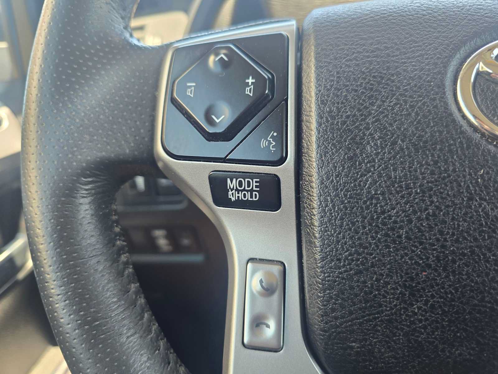 Used 2023 Toyota 4Runner SR5 AWD/4WD image 33