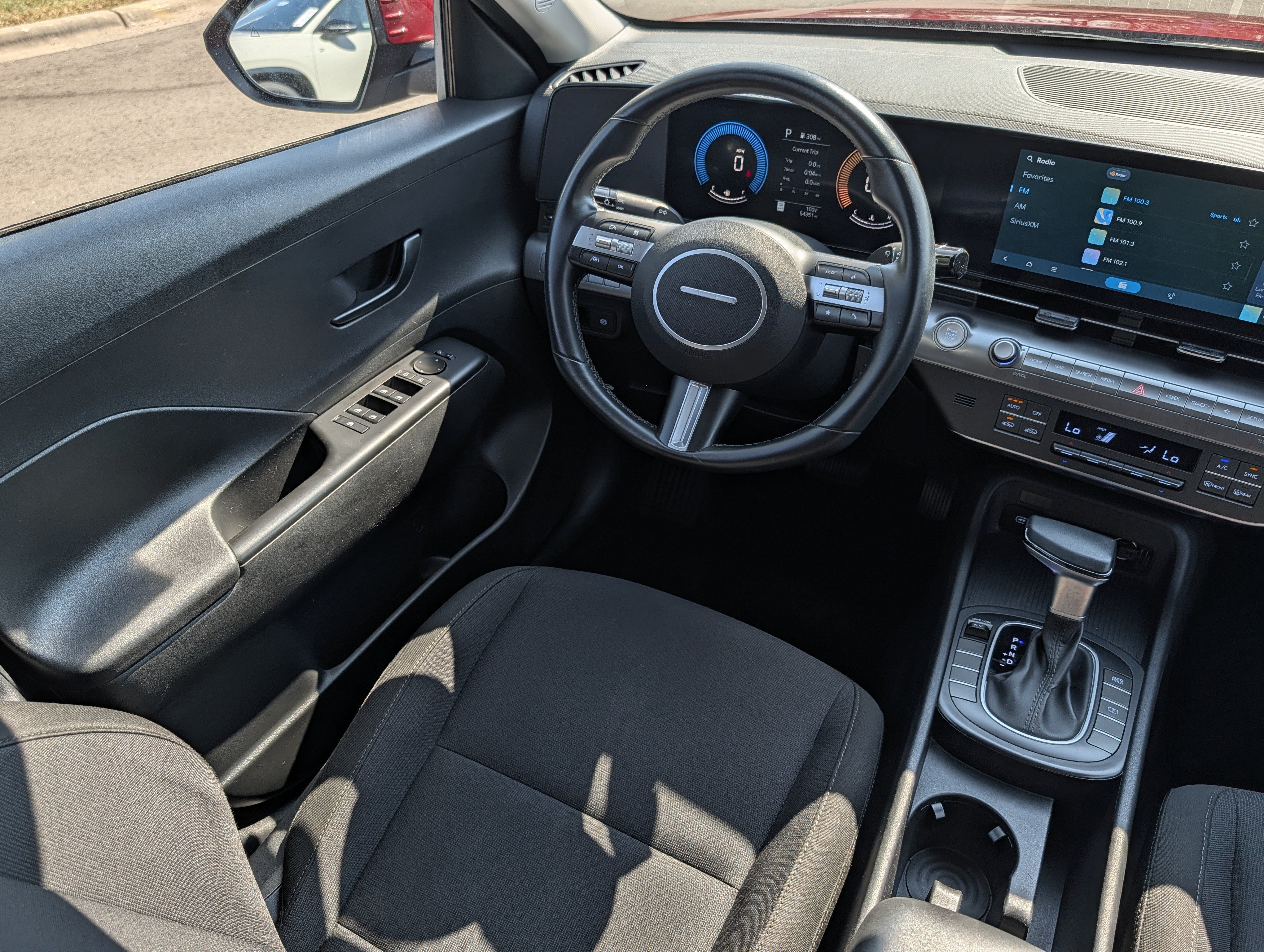 Used 2024 Hyundai Kona SEL FWD image 9