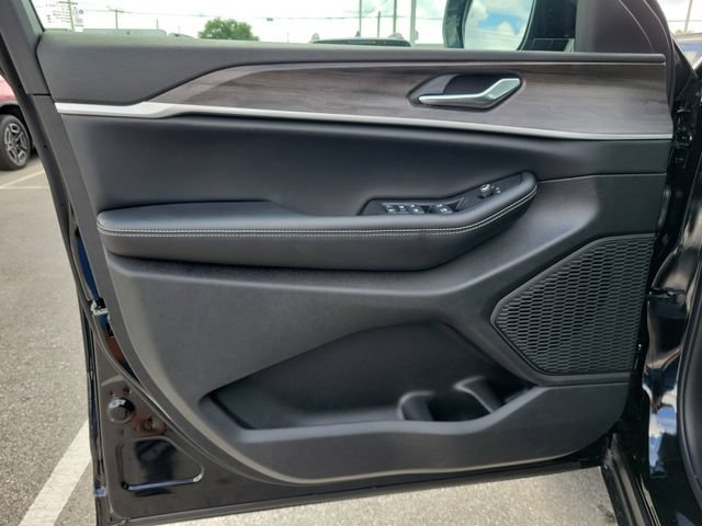 New 2026 Jeep Grand Cherokee Altitude RWD image 17